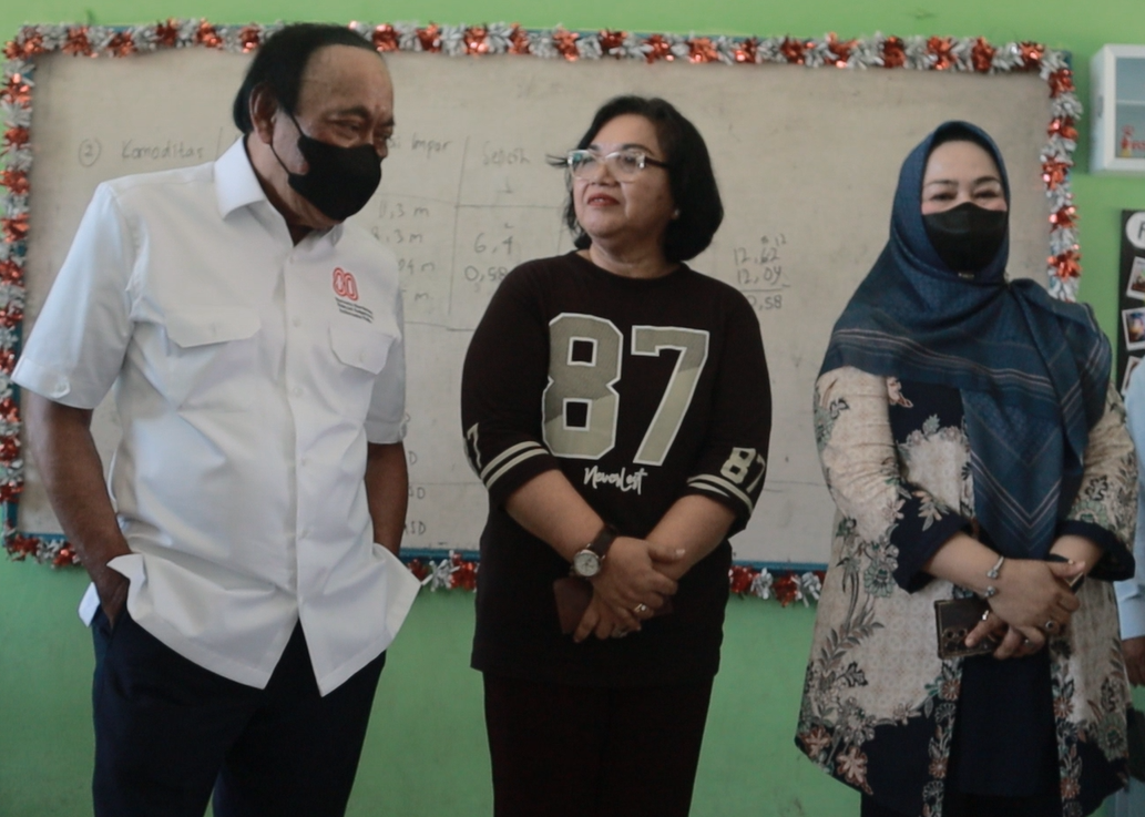 Kunjungan Anggota DPR-RI H. Muhidin Mohamad Said di SMP Negeri 9 Palu: Dorong Peningkatan Mutu Pendidikan Melalui Program MBG